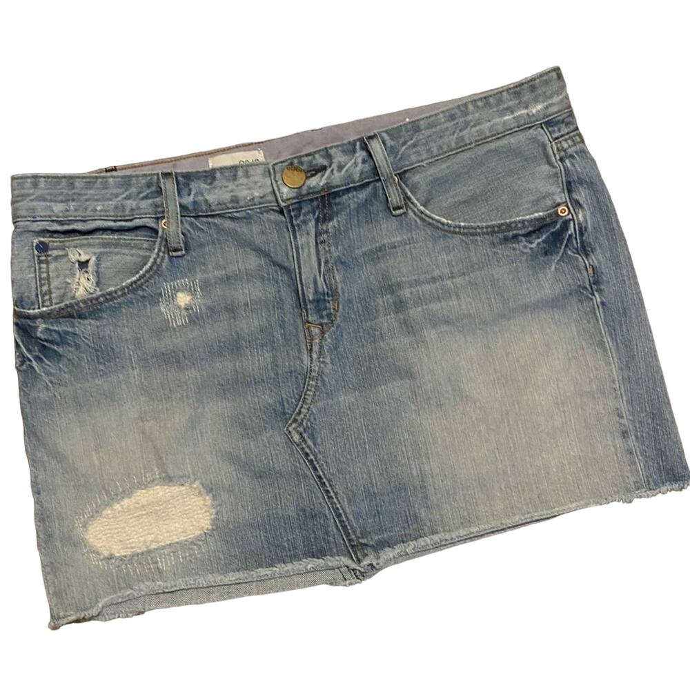 GAP 1969 Light Wash Denim Mini Skirt Size 29 / 8 Raw Hem Distressed and Faded